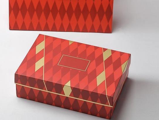 Kırmızı Karo Desen Kapaklı Kutu