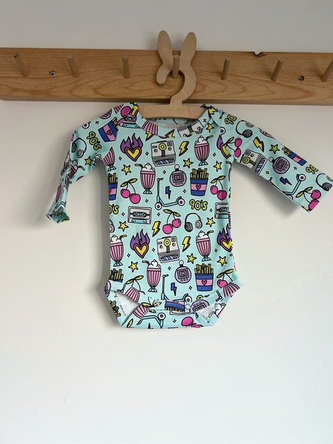 Retro 90's Kirazlı Mavi Pembe %100 Organik Pamuklu Kız Unisex Bebek Body Zıbın